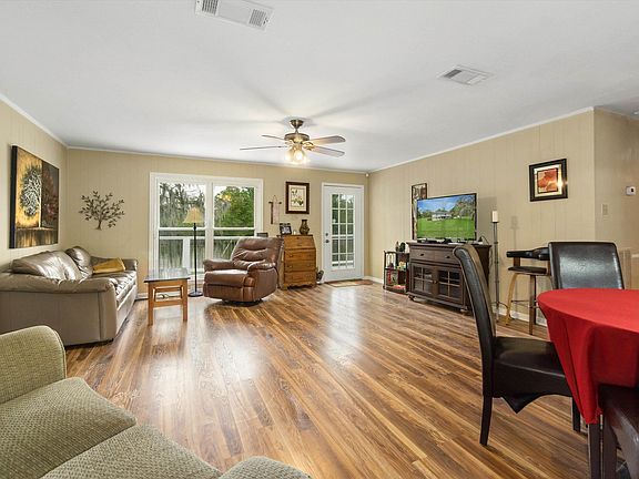 5th image of 18440 Ravenwood Dr
