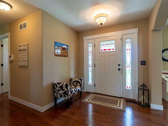 4th image of 1 Briarwood Ln