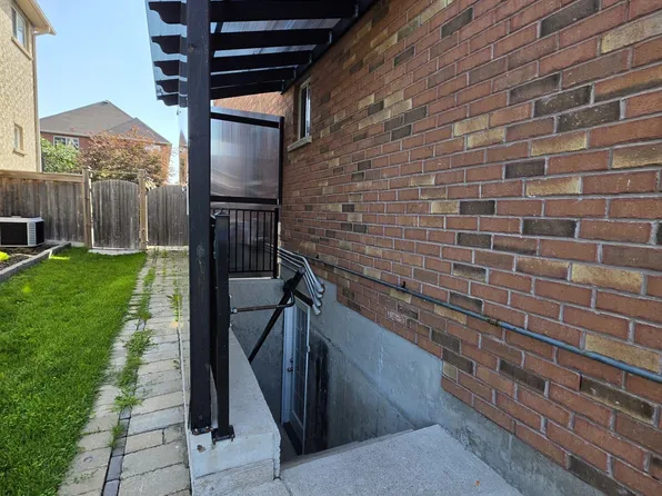 133 The Queensway, Barrie, ON L4M 0B4