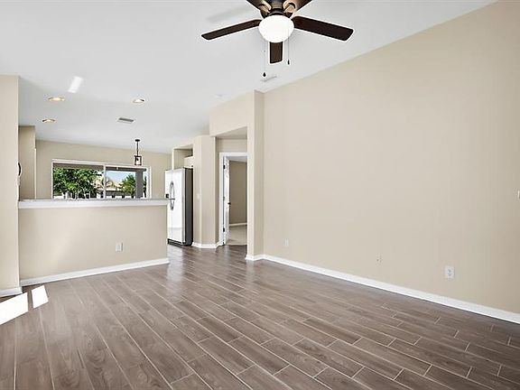 5th image of 11419 Crestlake Village Dr