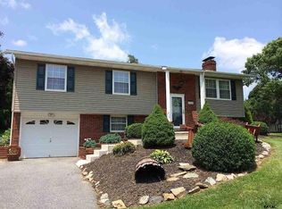 702 Lake Dr, Westminster, MD 21158