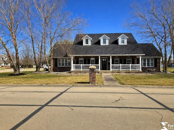 435 N 17th St, Geneva, NE 68361