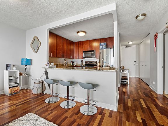 5th image of 30 E Huron St APT 5306