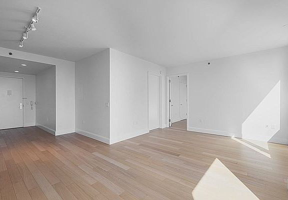3rd image of 10 City Pt APT 27H