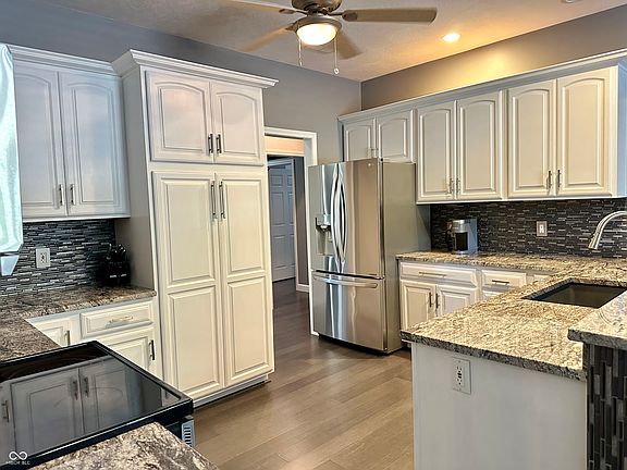5th image of 1498 W Stoneybrook Ln