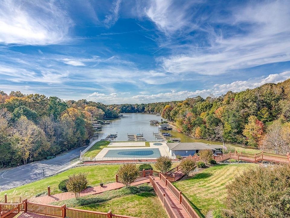 1st image of 1089 Bluewater Dr #516