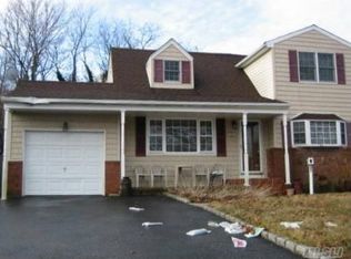 886 Brent Dr, Wantagh, NY 11793