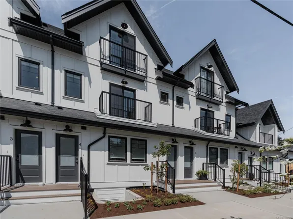 1830 Allenby St #2, Saanich, BC V8R 3B8