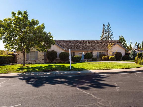 3rd image of 835 Sierra Vista Ct
