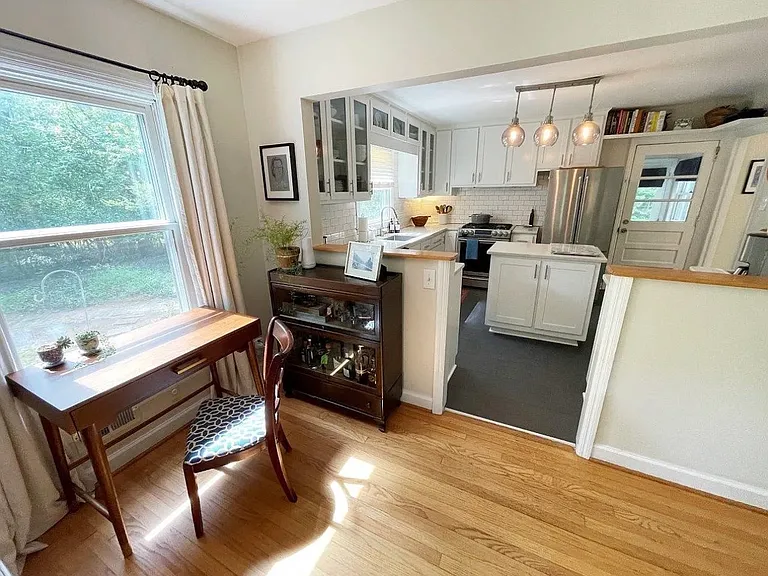 320 Barclay Rd — Photo 8