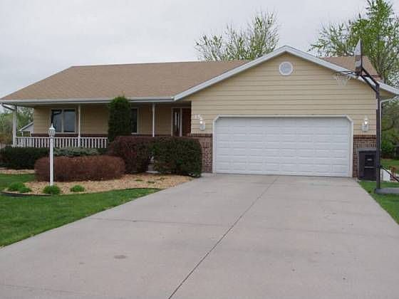 1st image of 15 Redwood Dr