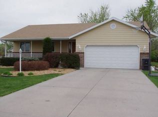 15 Redwood Dr, Kearney, NE 68845