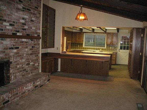Familyroom into Kichen