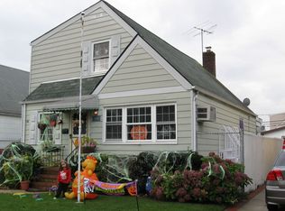 8136 267th St, Glen Oaks, NY 11004