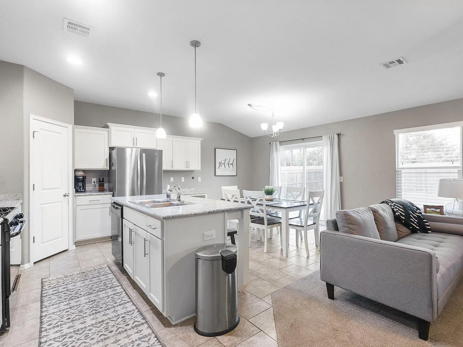 3 bed, 1448 sqft, $6,500 — Photo 4