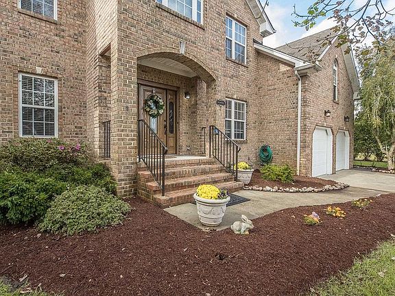 4th image of 700 Wentworth Dr