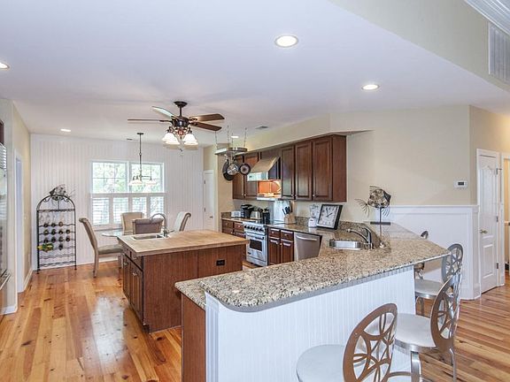 3rd image of 1300 Wisteria Wall Dr