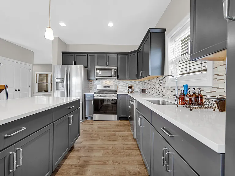 9945 Beacon Pointe Ln — Photo 3