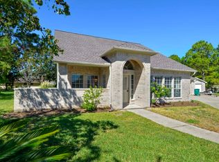1401 Leeward Cir, Kemah, TX 77565