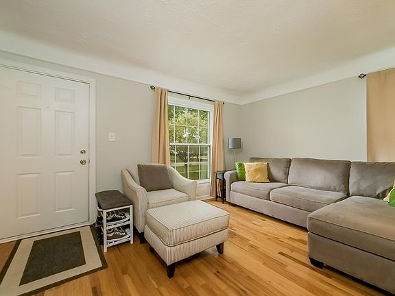 4th image of 141 Girard Ave
