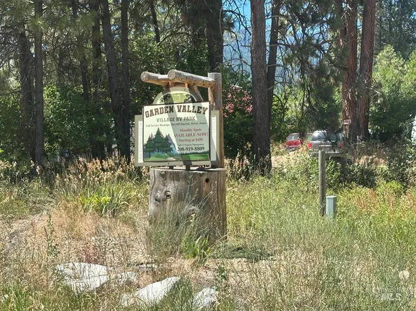 422 S Middlefork Rd, Crouch, ID 83622