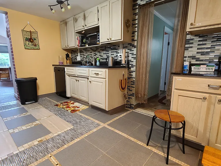 701 W Cherokee St — Photo 6