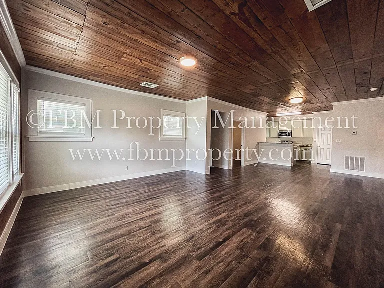 104 Sunset Cir — Photo 3