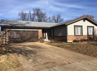 17 Hurstfield Ct, Fenton, MO