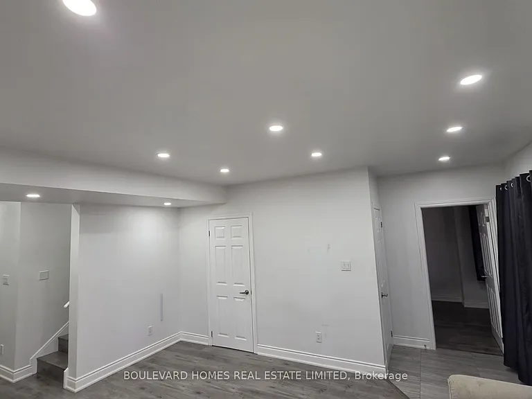109 Auckland Dr — Photo 12