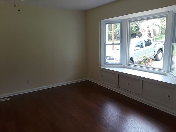 5th image of 81 Newport Dr