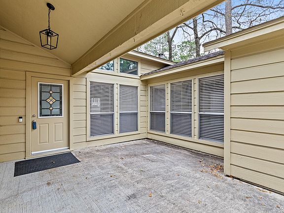 3rd image of 6 Brushwood Ct