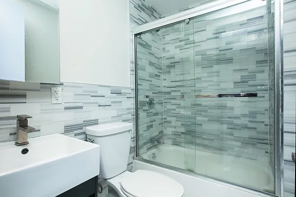 Rented by Bohemia Realty Group | media 27
