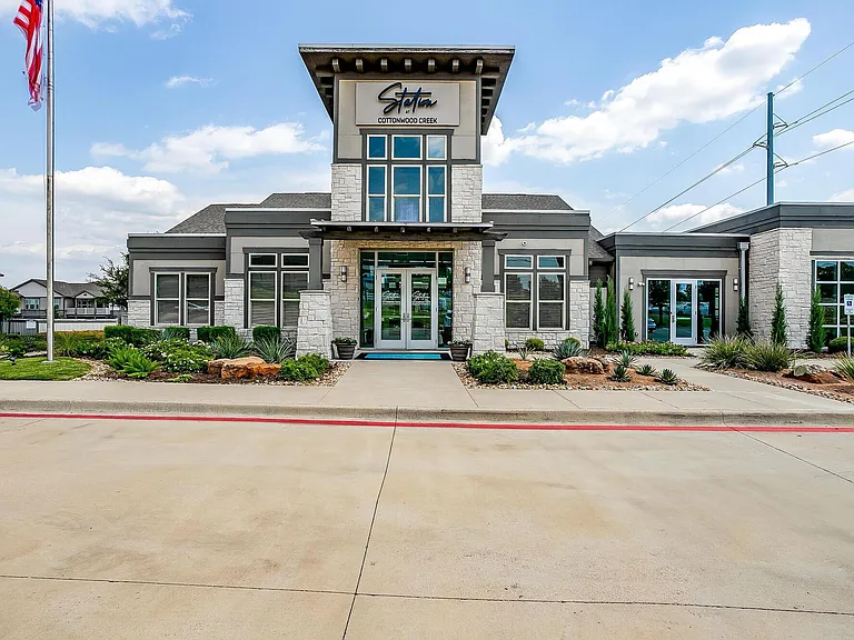 Station at Cottonwood Creek — Photo 23