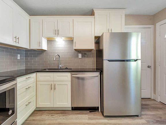 2nd image of 151 E Claybourne Ave