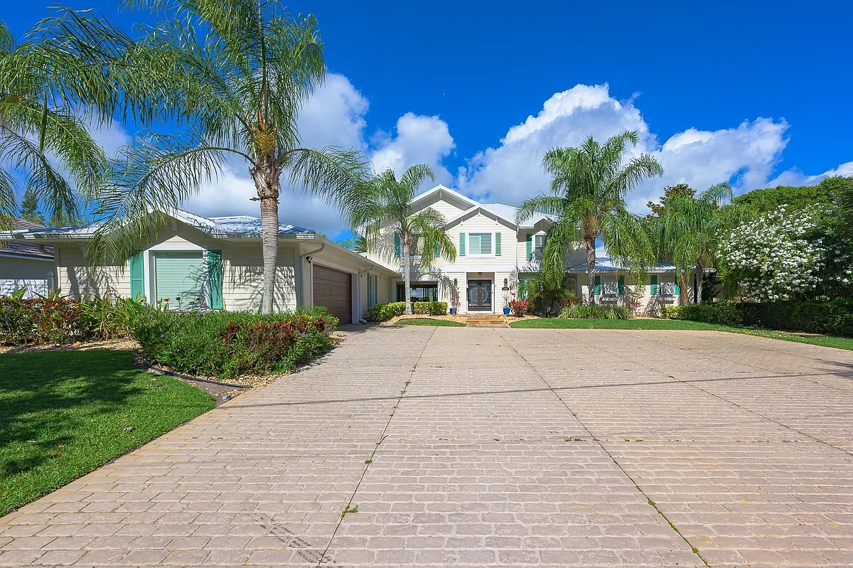 Building Photo - 1130 John Anderson Dr