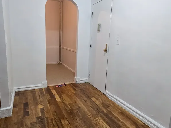 751 Walton Avenue image 5 of 12