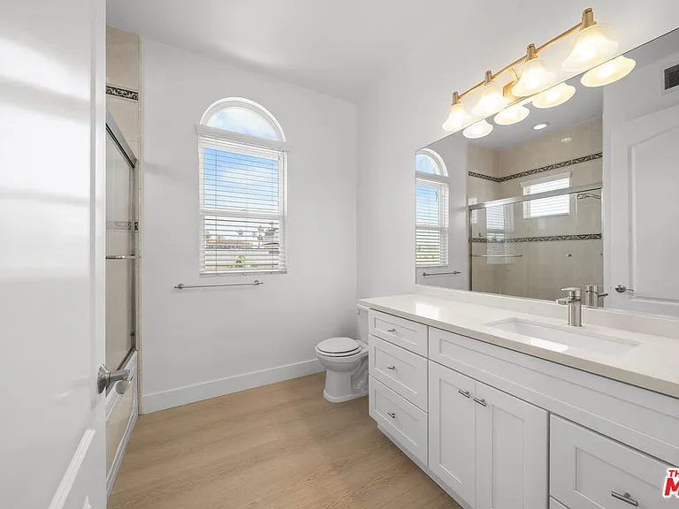 309 S Mariposa Ave #301 — Photo 17