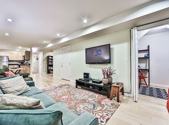 4th image of 854 N Paulina St #1