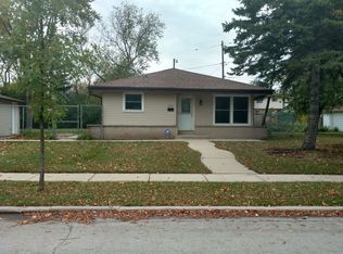 8922 W Winfield Ave, Milwaukee, WI 53225