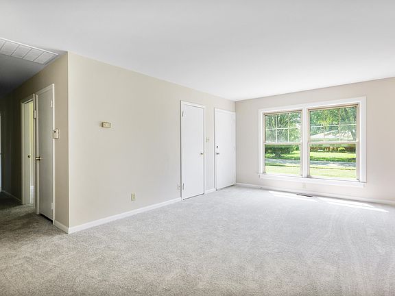 5th image of 3319 Heather Ln