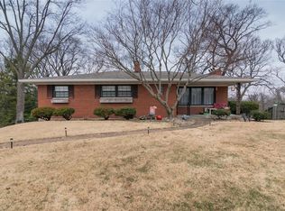 12 Londonderry Dr, Fairview Heights, IL 62208