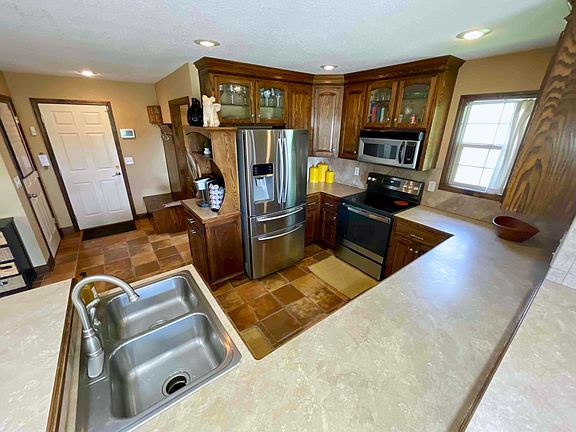 5th image of 606 Tall Grass Dr