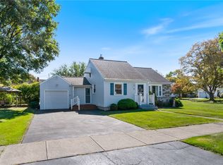 150 Thistledown Dr, Rochester, NY 14617