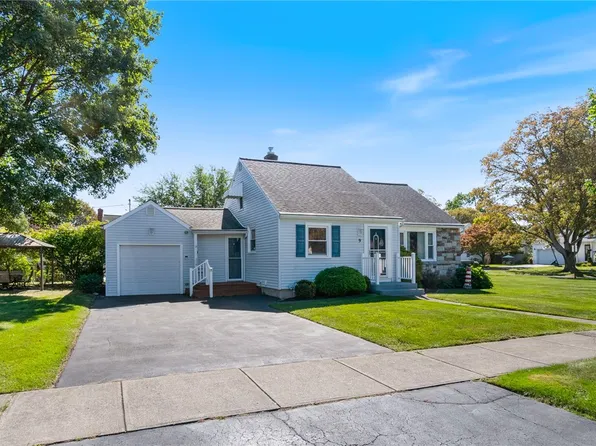 150 Thistledown Dr, Rochester, NY 14617