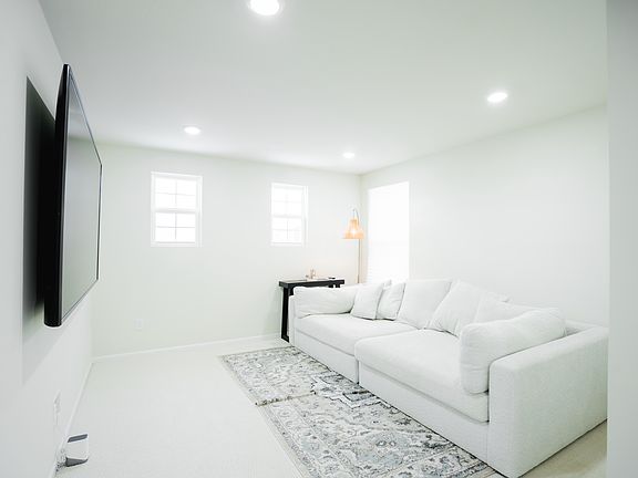 4th image of 6037 Fieldstone Cir