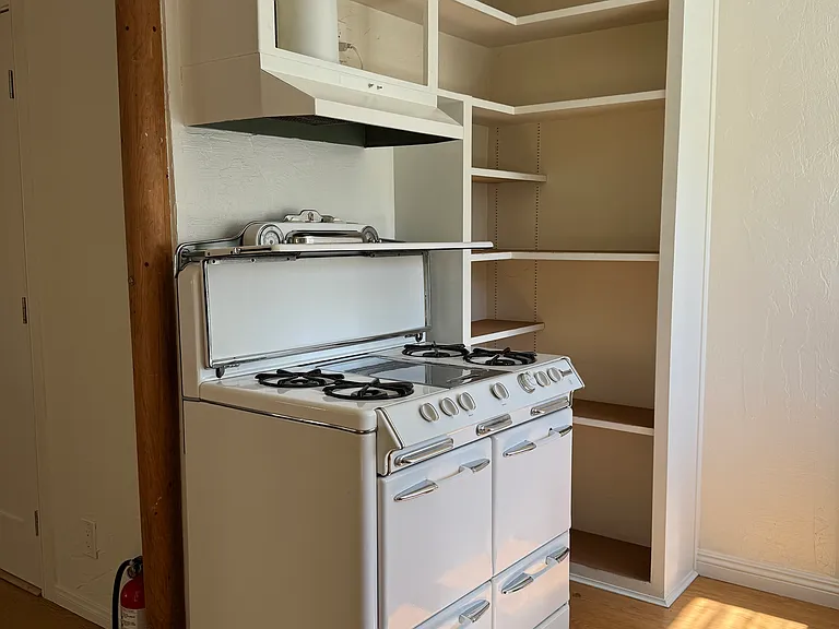 411-413 E Randolph St #A — Photo 9