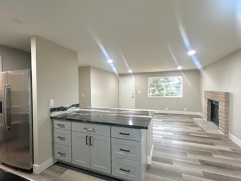 5685 Dolores Dr — Photo 10