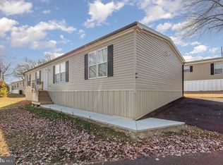 8 Earl Ln, Lititz, PA 17543