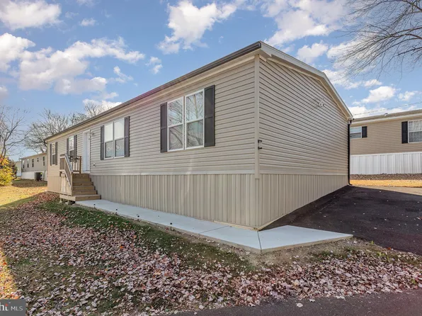 8 Earl Ln, Lititz, PA 17543