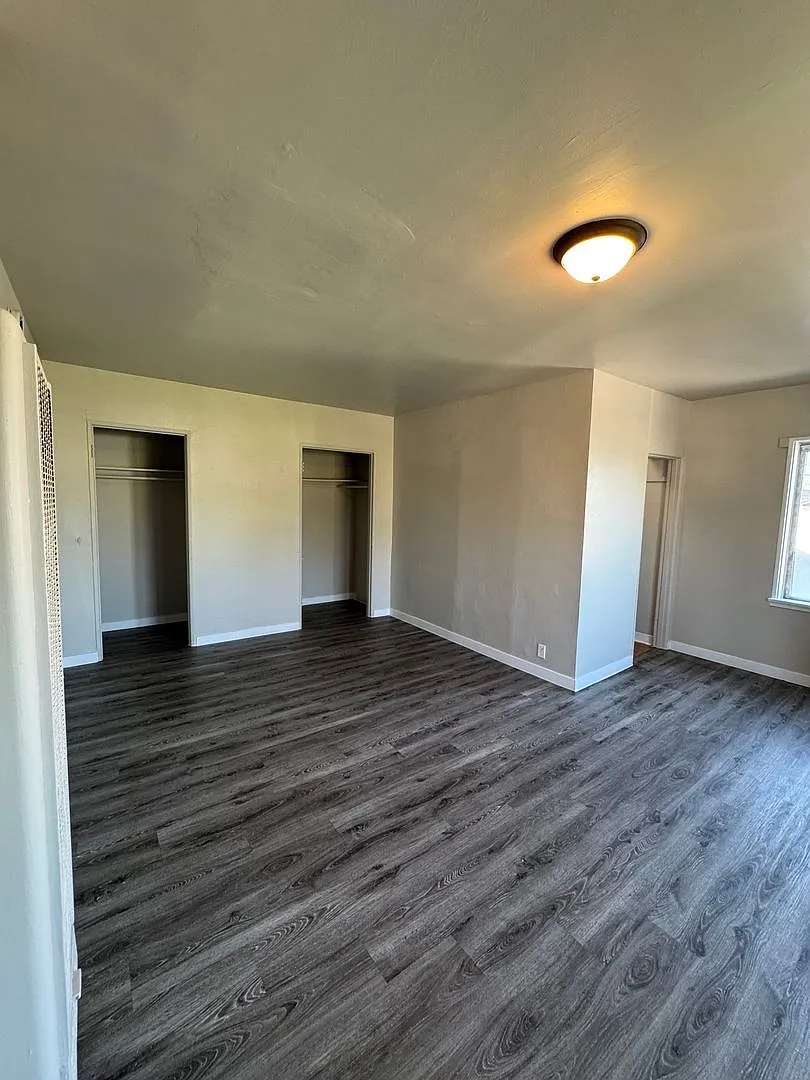 Crenshaw Apts LLC — Photo 2